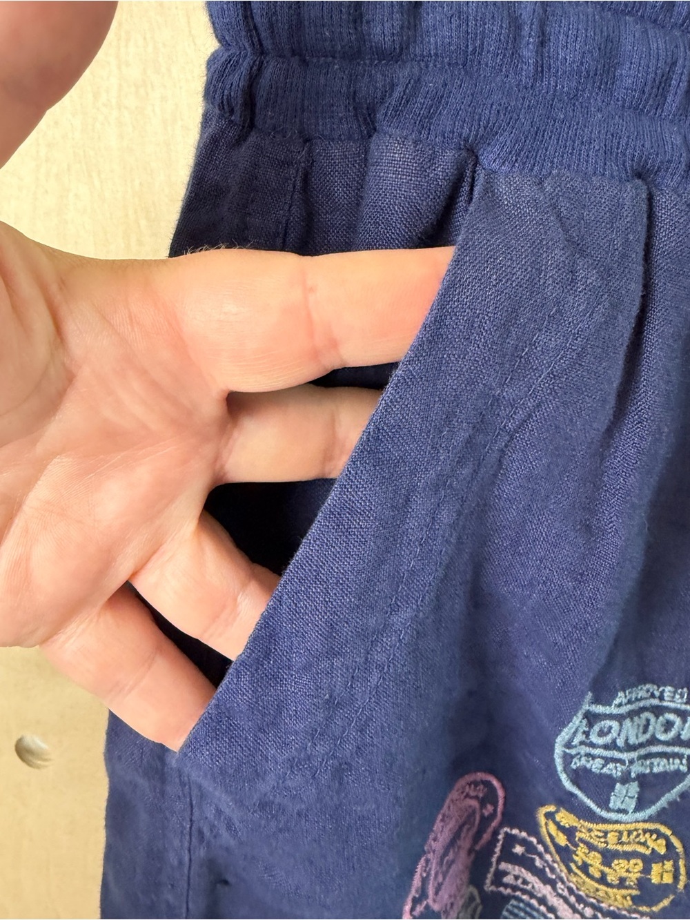HTF JOHNNY WAS Pete & Greta Blue Travel Stamp Embroidered Linen Joggers Size XS - Picture 3 of 7